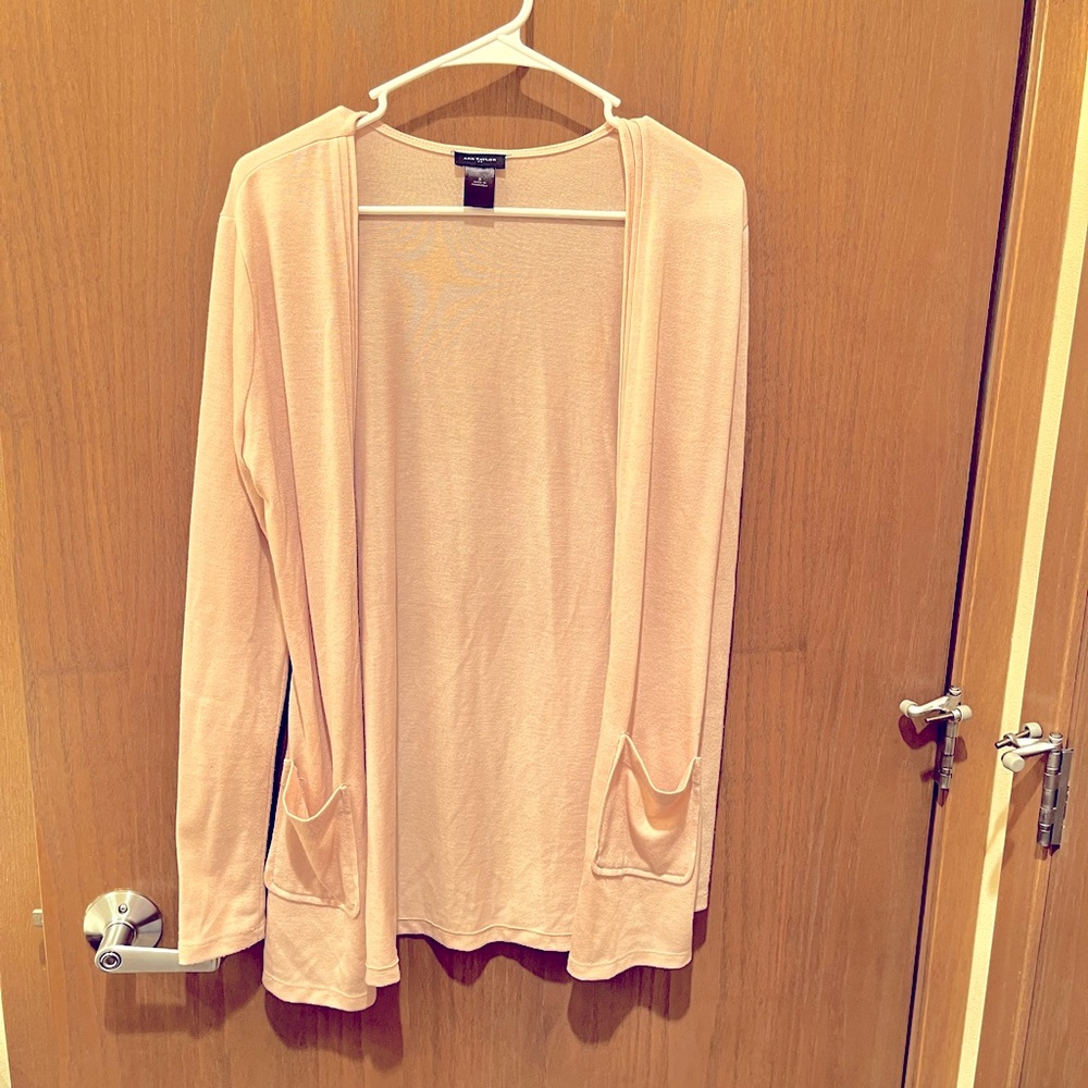 Pretty lightweight light pink long cardigan size S anne Taylor